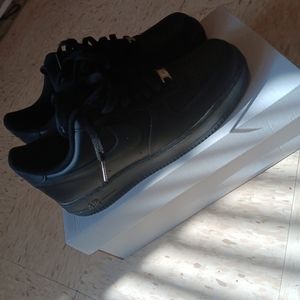 Air Force 1 Men Size 9
